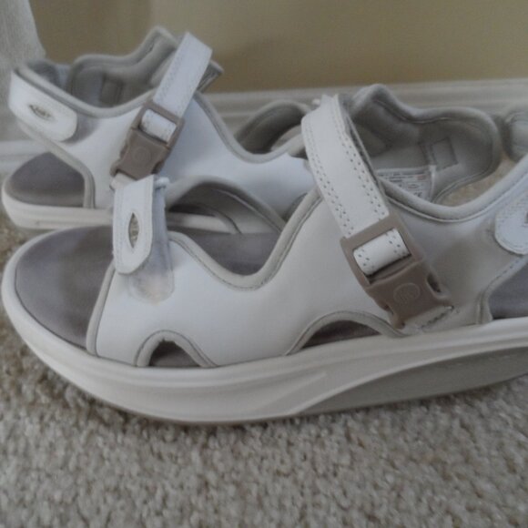 Mbt Kisumu White Sandals - 9/9.5 - Picture 8 of 11